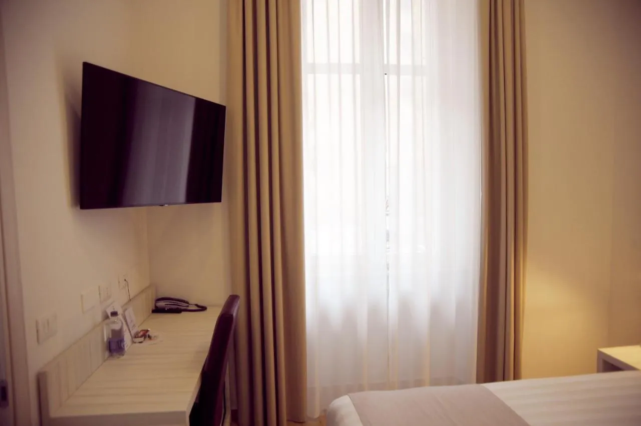 Hotel Fioralba Milánó