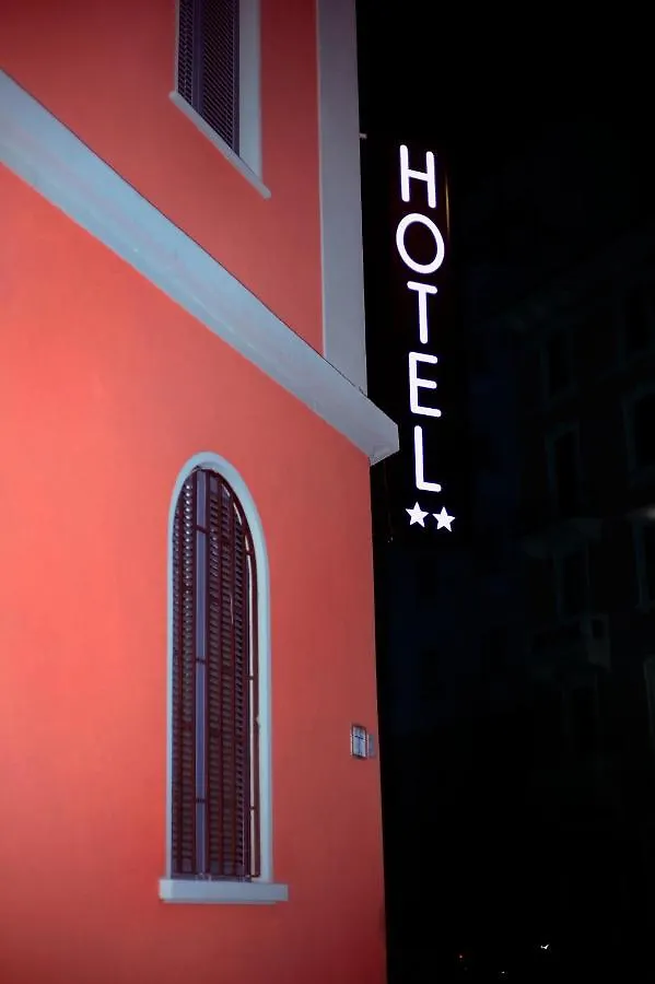 Hotel Fioralba Milan 2*,